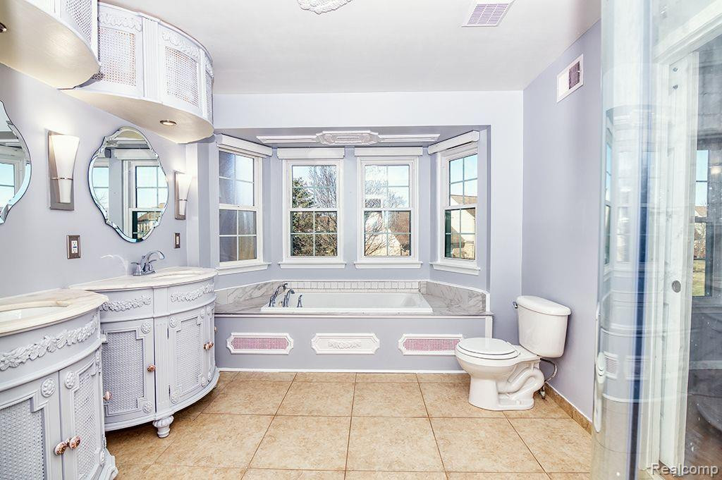 4390 HUNTERS Circle E, Canton, MI 48188 — Photo 20