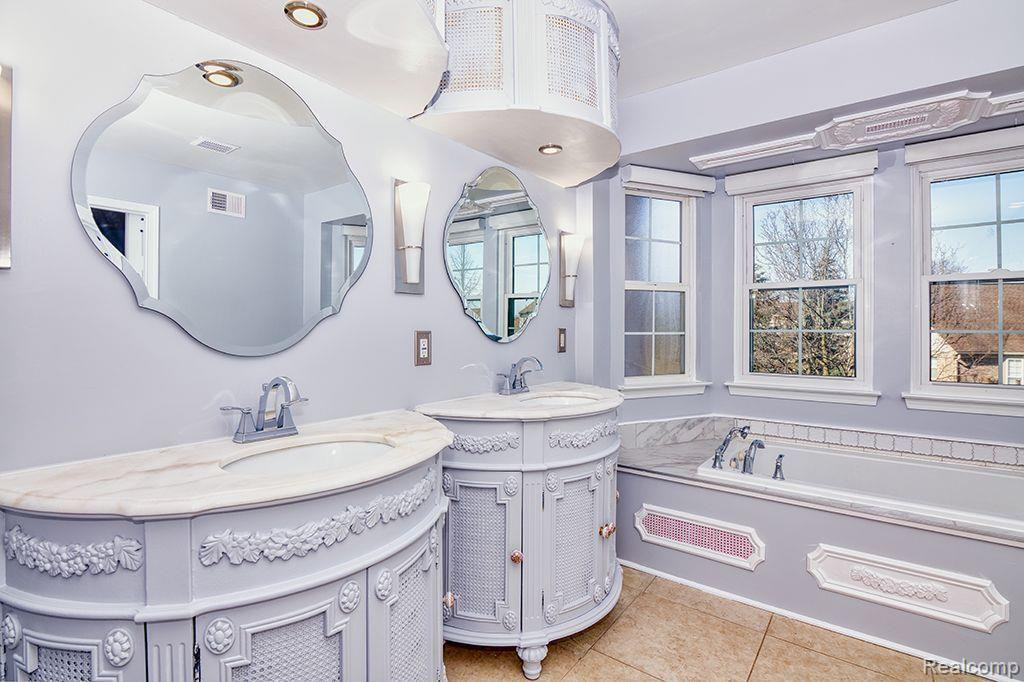 4390 HUNTERS Circle E, Canton, MI 48188 — Photo 21