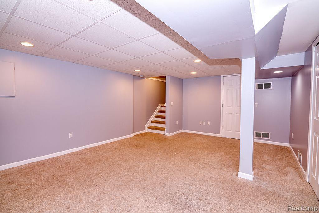 4390 HUNTERS Circle E, Canton, MI 48188 — Photo 31