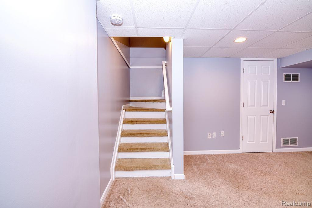 4390 HUNTERS Circle E, Canton, MI 48188 — Photo 32