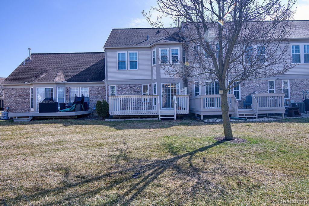 4390 HUNTERS Circle E, Canton, MI 48188 — Photo 40