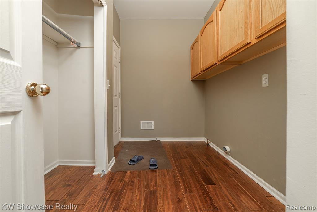 6486 KENNESAW Road, Canton, MI 48187 — Photo 9
