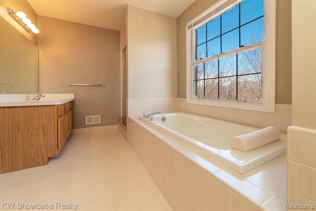 6486 KENNESAW Road, Canton, MI 48187 — Photo 16