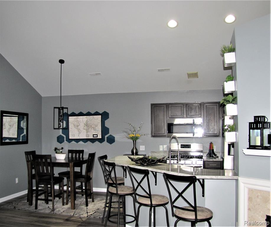 23496 WILLIAMSBURG Circle, 67, Woodhaven, MI 48183 — Photo 11