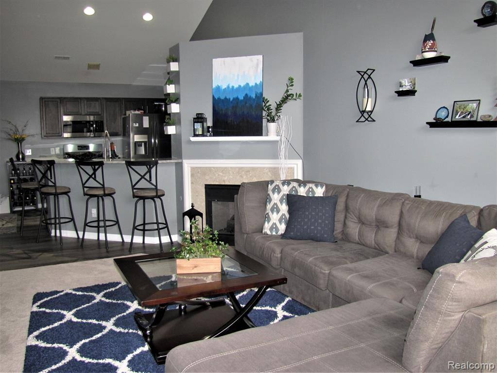 23496 WILLIAMSBURG Circle, 67, Woodhaven, MI 48183 — Photo 14