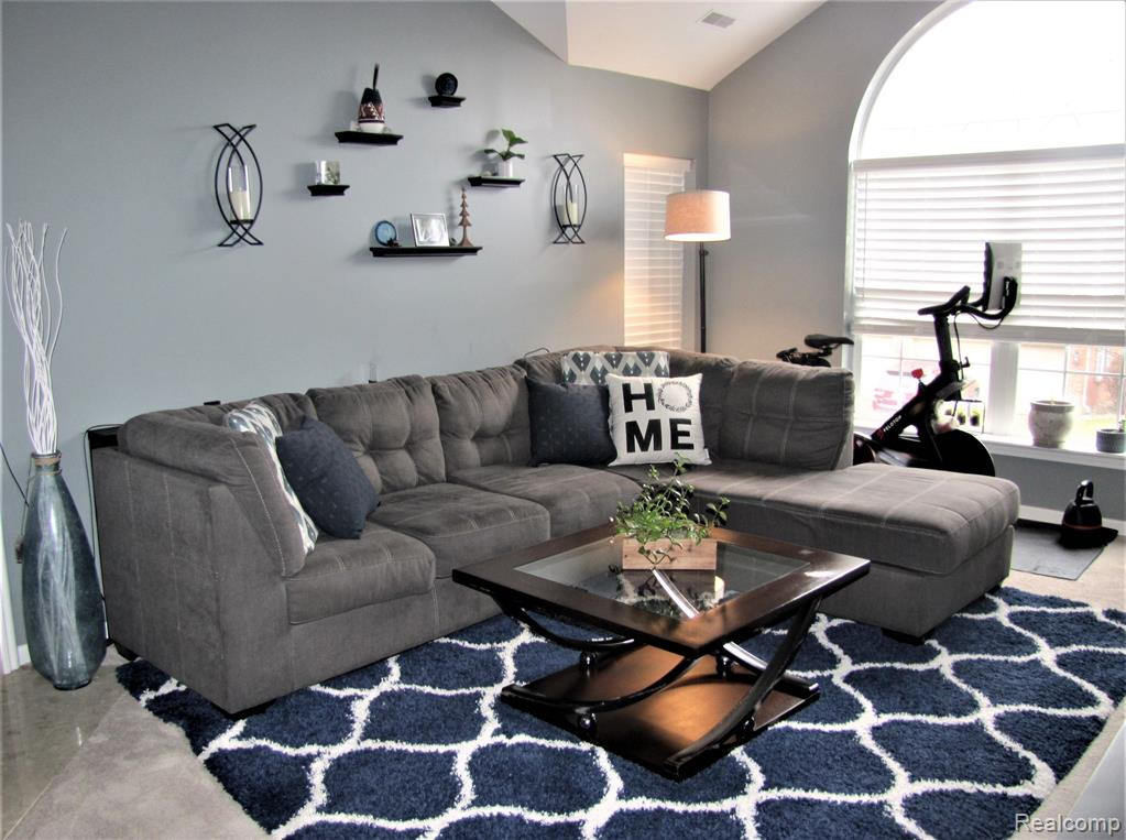 23496 WILLIAMSBURG Circle, 67, Woodhaven, MI 48183 — Photo 16