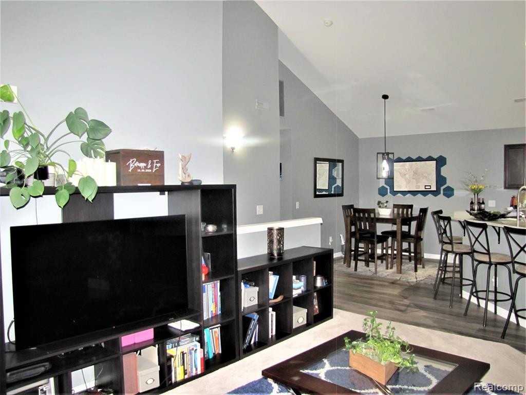 23496 WILLIAMSBURG Circle, 67, Woodhaven, MI 48183 — Photo 18