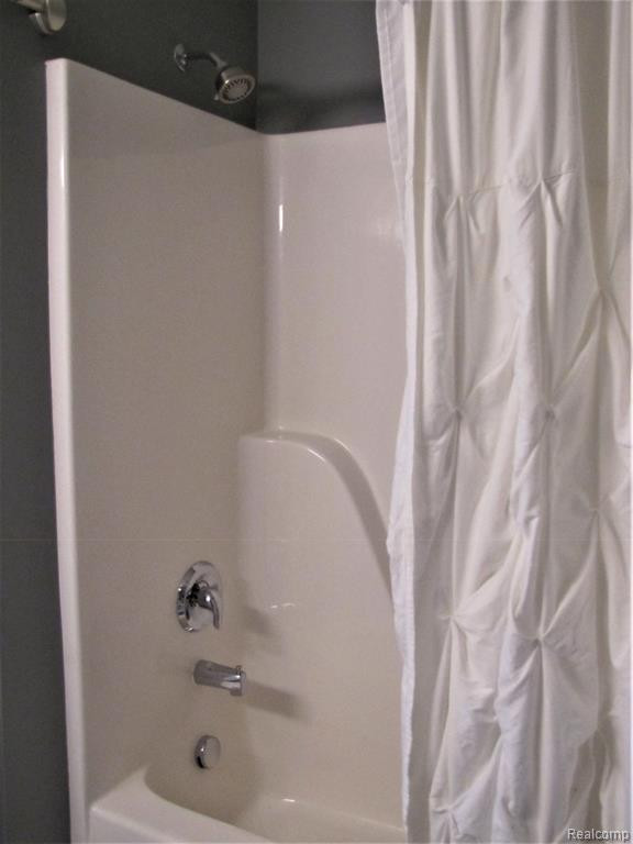 23496 WILLIAMSBURG Circle, 67, Woodhaven, MI 48183 — Photo 32