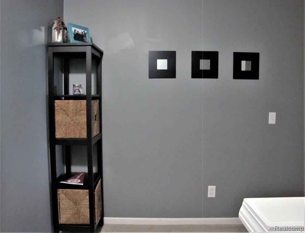 23496 WILLIAMSBURG Circle, 67, Woodhaven, MI 48183 — Photo 38