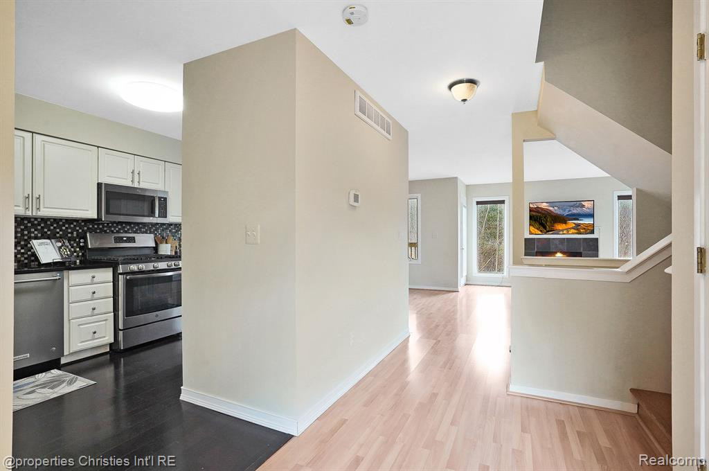 120 PONDS VIEW Drive, Ann Arbor, MI 48103 — Photo 3