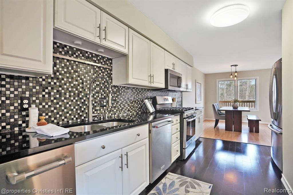 120 PONDS VIEW Drive, Ann Arbor, MI 48103 — Photo 14
