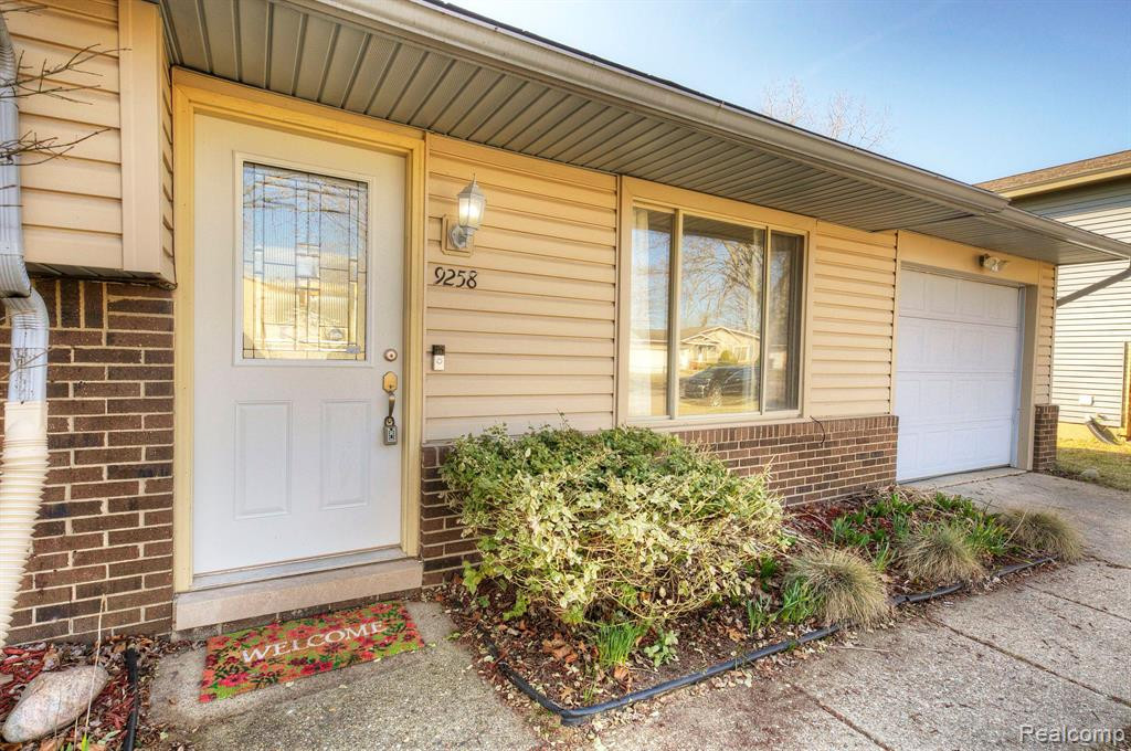 9258 ABBEY Lane, Ypsilanti, MI 48198 — Photo 3