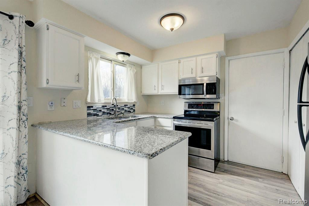 9258 ABBEY Lane, Ypsilanti, MI 48198 — Photo 9