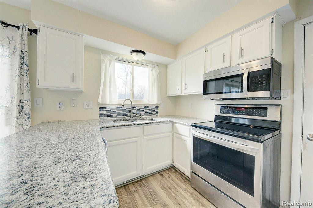 9258 ABBEY Lane, Ypsilanti, MI 48198 — Photo 10