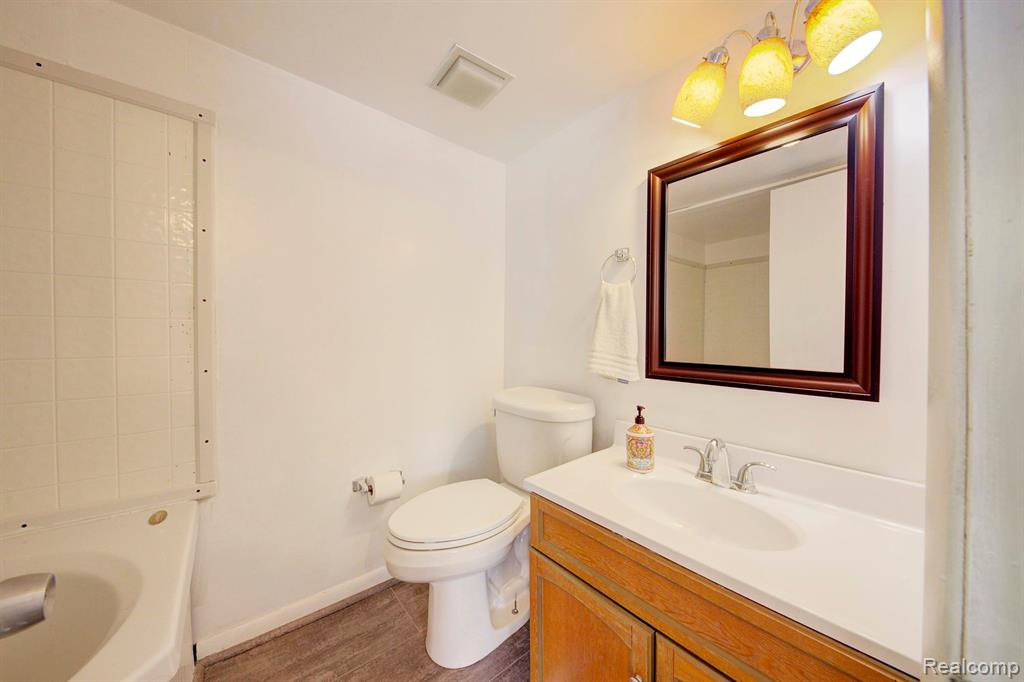 9258 ABBEY Lane, Ypsilanti, MI 48198 — Photo 17