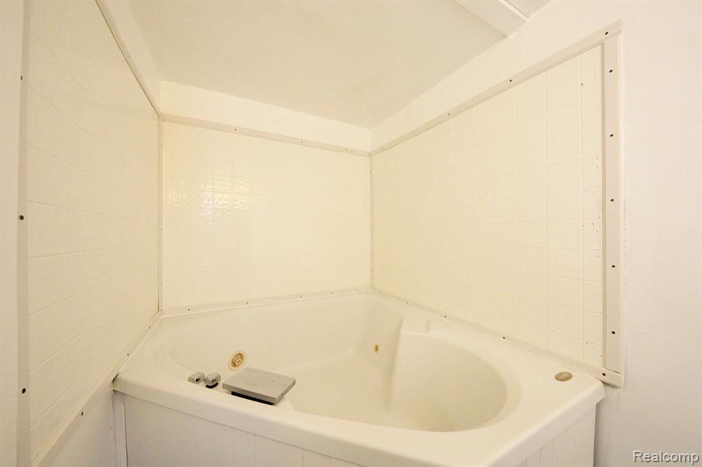 9258 ABBEY Lane, Ypsilanti, MI 48198 — Photo 18