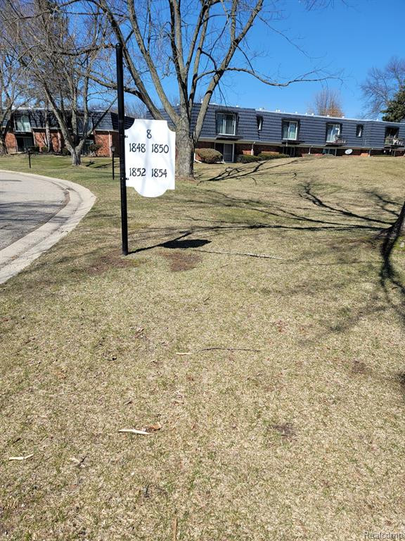 1848 COLONIAL VILLAGE Way, 1, Waterford, MI 48328 — Photo 2