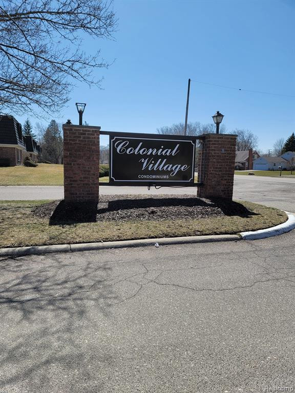 1848 COLONIAL VILLAGE Way, 1, Waterford, MI 48328 — Photo 3