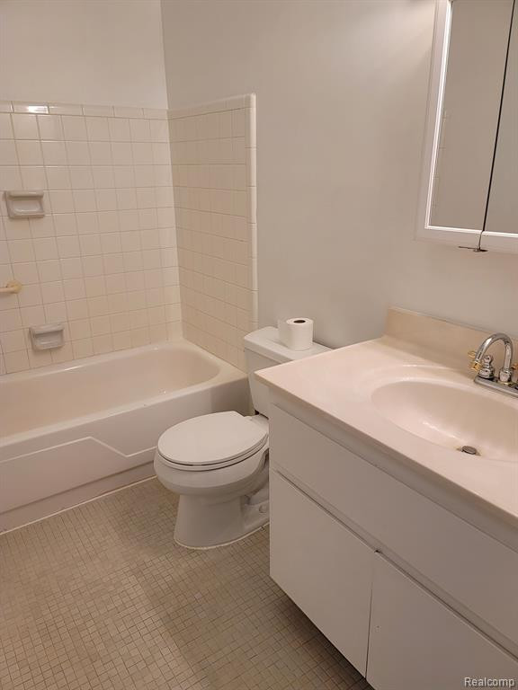 1848 COLONIAL VILLAGE Way, 1, Waterford, MI 48328 — Photo 13