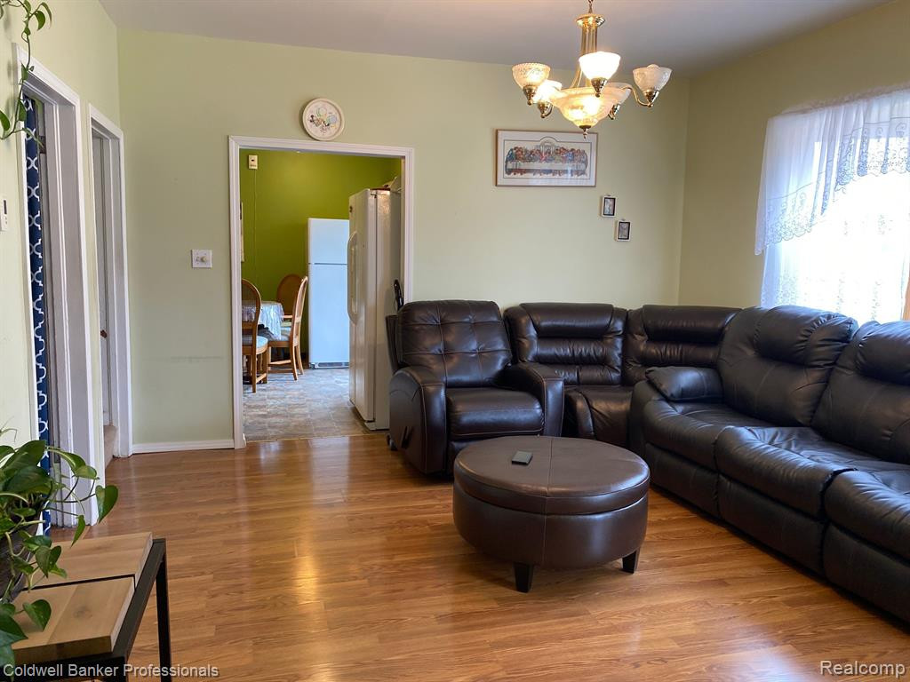 208 N WALKER Street, Capac, MI 48014 — Photo 4