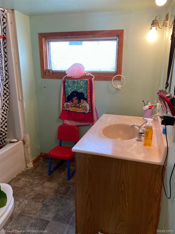 208 N WALKER Street, Capac, MI 48014 — Photo 7