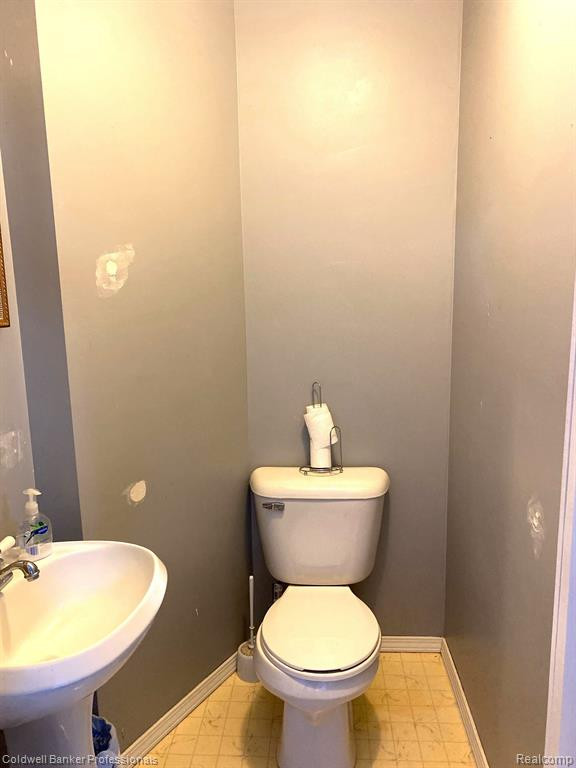 208 N WALKER Street, Capac, MI 48014 — Photo 11
