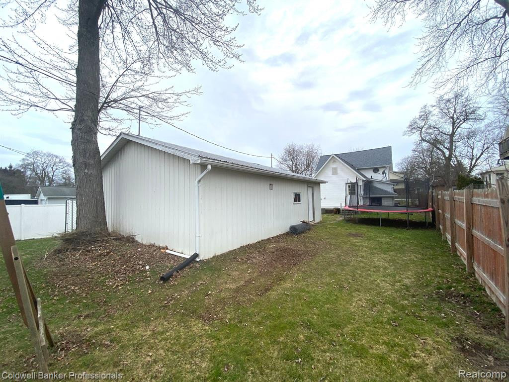 208 N WALKER Street, Capac, MI 48014 — Photo 14