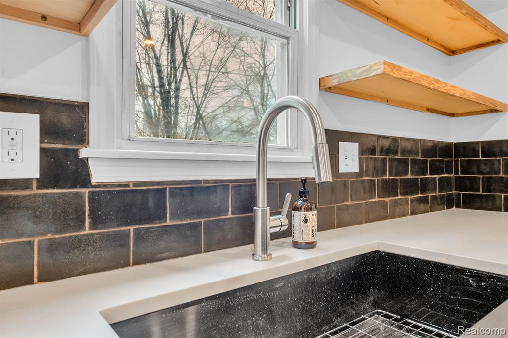 4457 JOSEPH CAMPAU Street, Detroit, MI 48207 — Photo 9