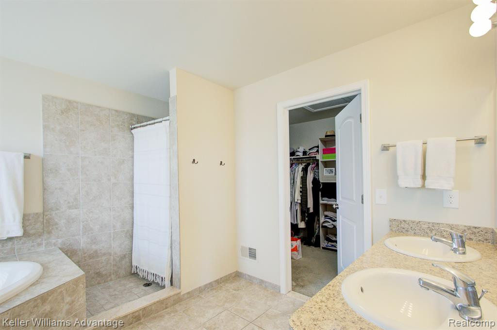 24597 ROSEMONT Unit #59 Drive, South Lyon, MI 48178 — Photo 25