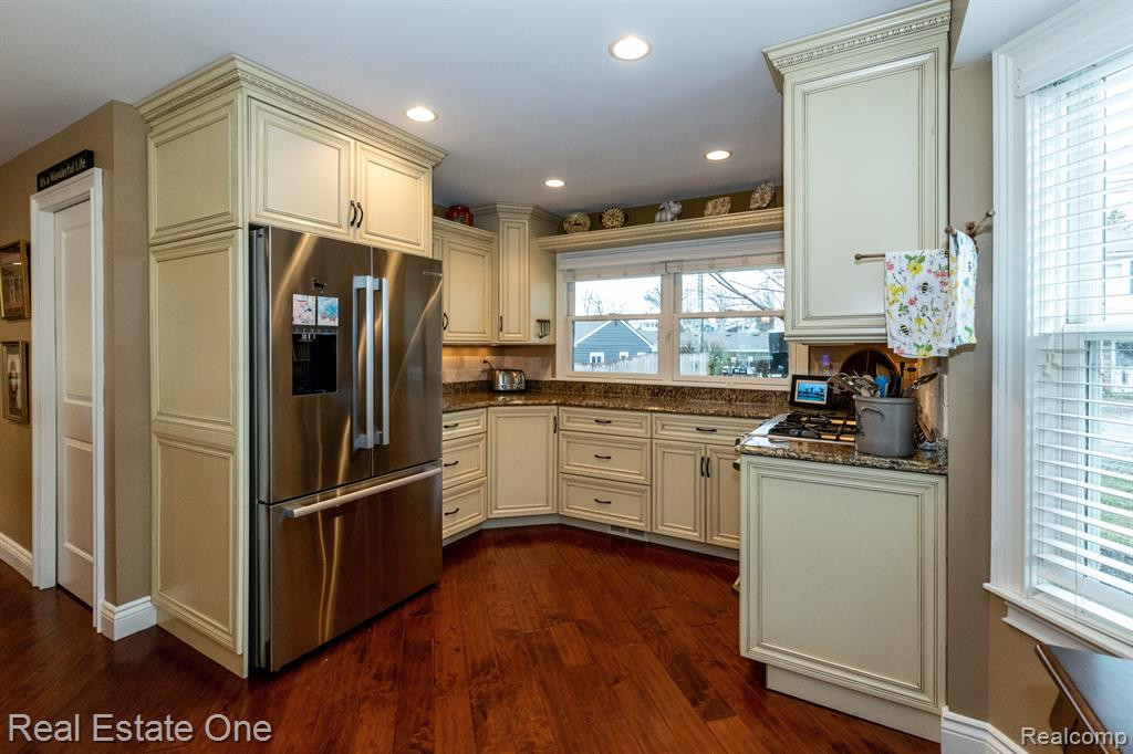 85 CRESCENT Avenue, Lake Orion, MI 48362 — Photo 12