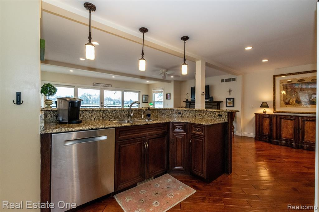 85 CRESCENT Avenue, Lake Orion, MI 48362 — Photo 14