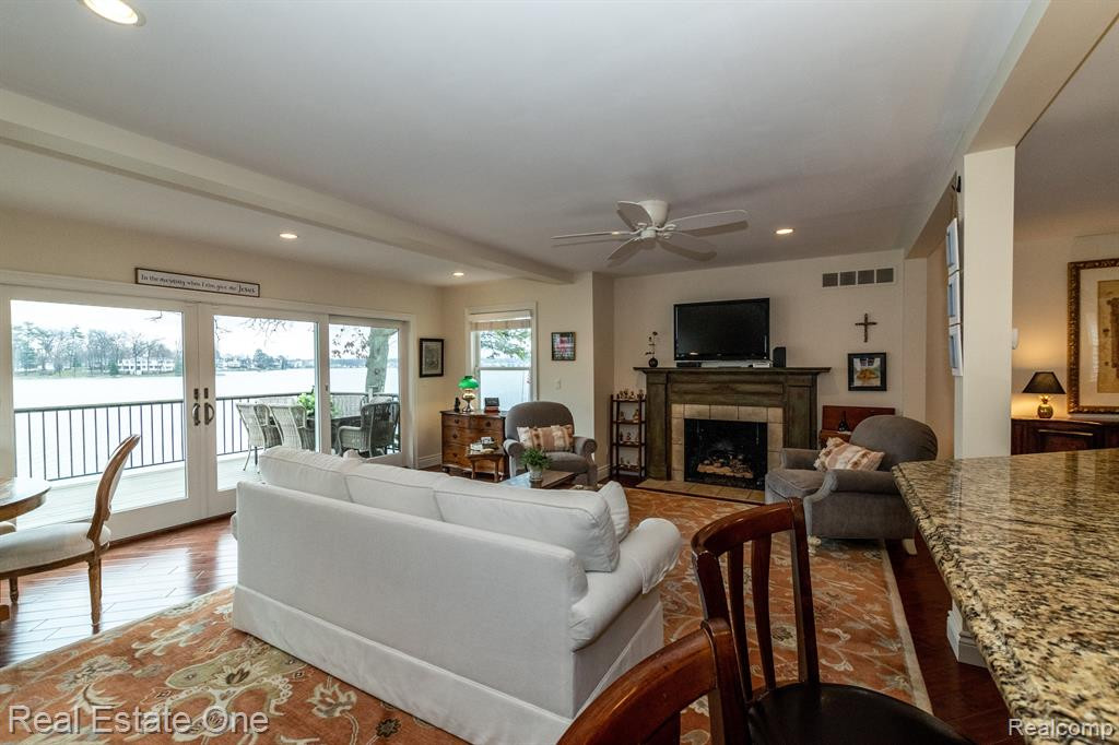85 CRESCENT Avenue, Lake Orion, MI 48362 — Photo 17