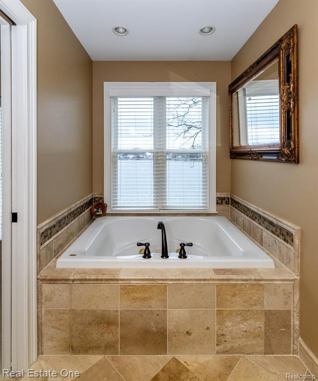 85 CRESCENT Avenue, Lake Orion, MI 48362 — Photo 28