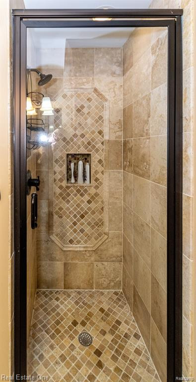 85 CRESCENT Avenue, Lake Orion, MI 48362 — Photo 29