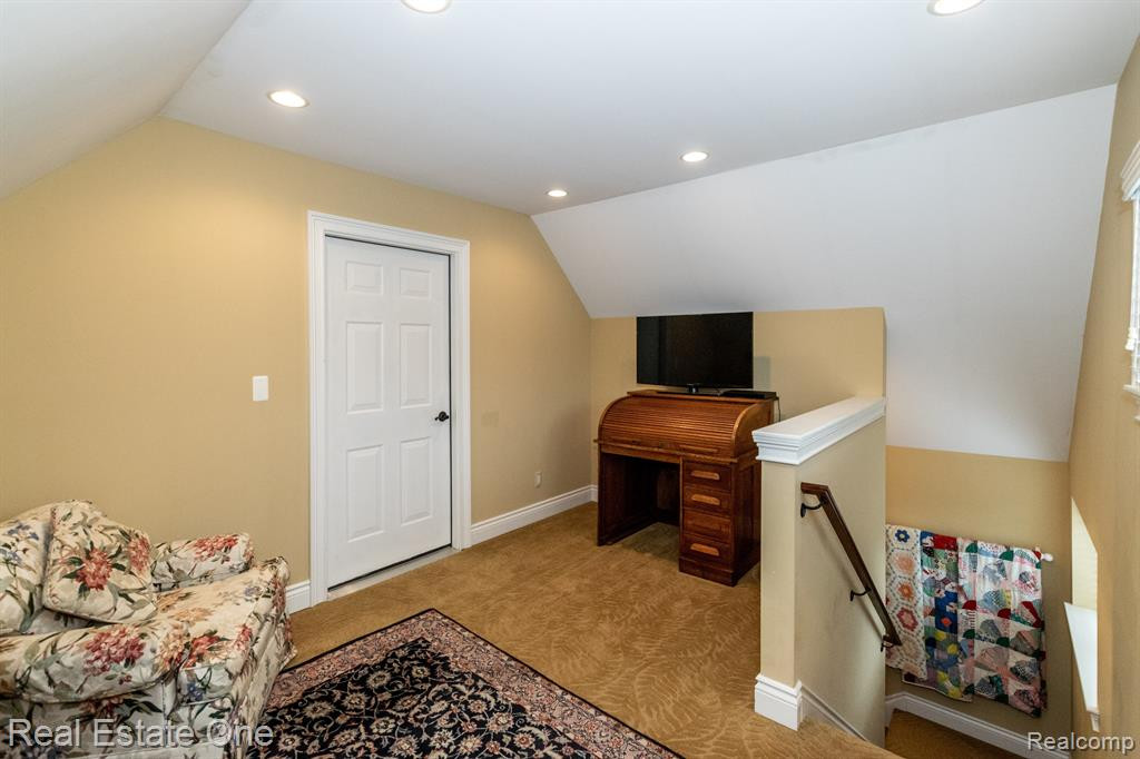 85 CRESCENT Avenue, Lake Orion, MI 48362 — Photo 32