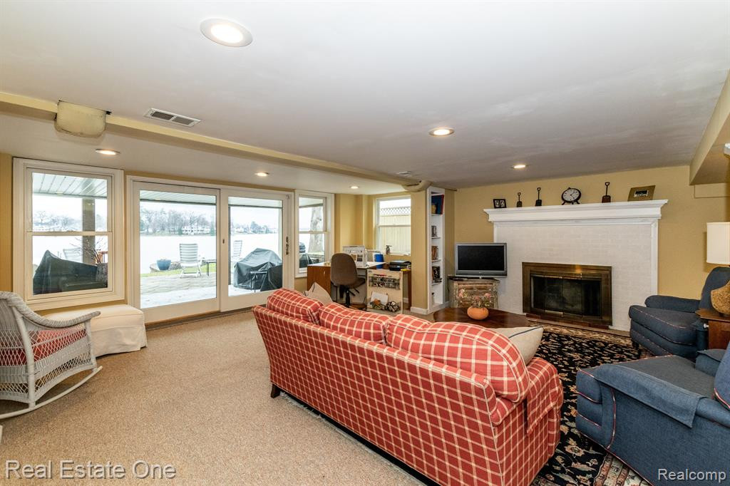 85 CRESCENT Avenue, Lake Orion, MI 48362 — Photo 35