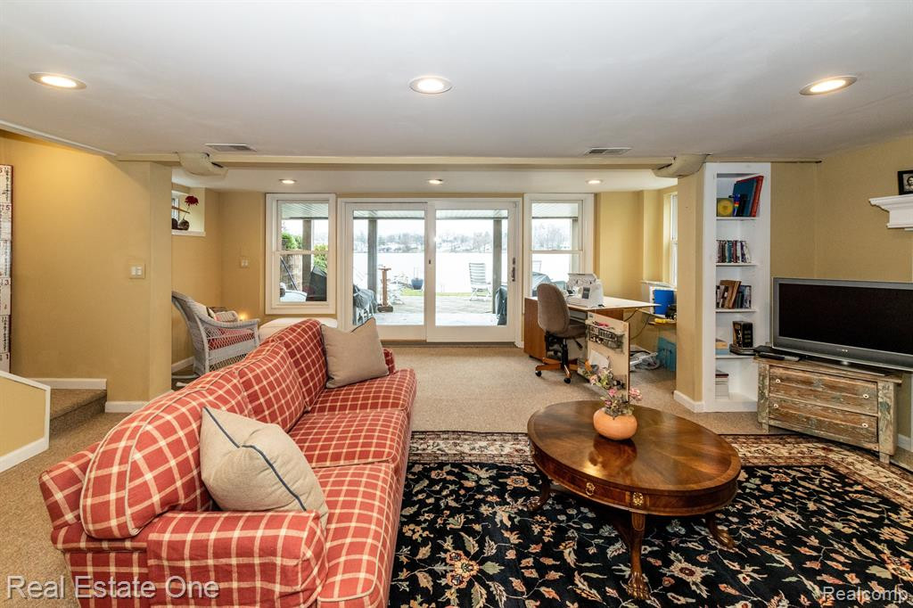 85 CRESCENT Avenue, Lake Orion, MI 48362 — Photo 36