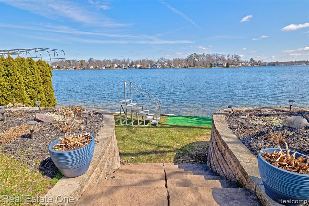 85 CRESCENT Avenue, Lake Orion, MI 48362 — Photo 42