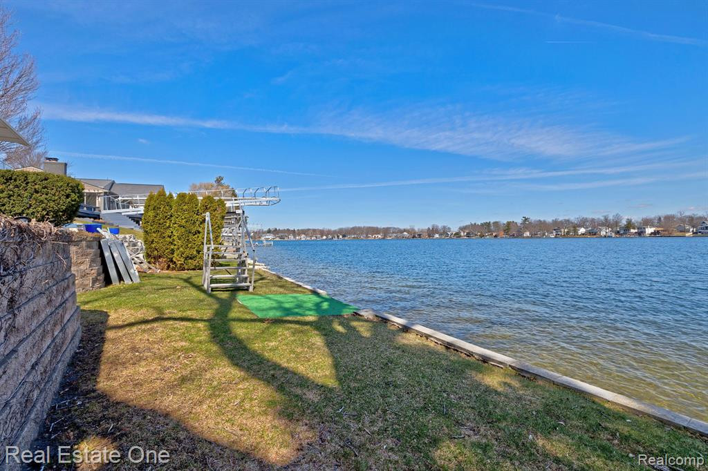 85 CRESCENT Avenue, Lake Orion, MI 48362 — Photo 45
