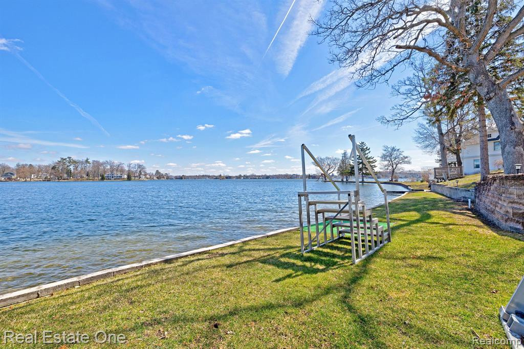 85 CRESCENT Avenue, Lake Orion, MI 48362 — Photo 46