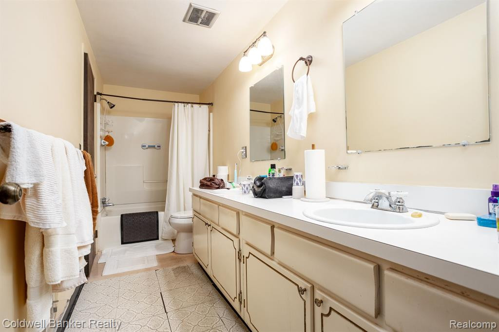 5781 NEW MEADOW Drive, Ypsilanti, MI 48197 — Photo 21