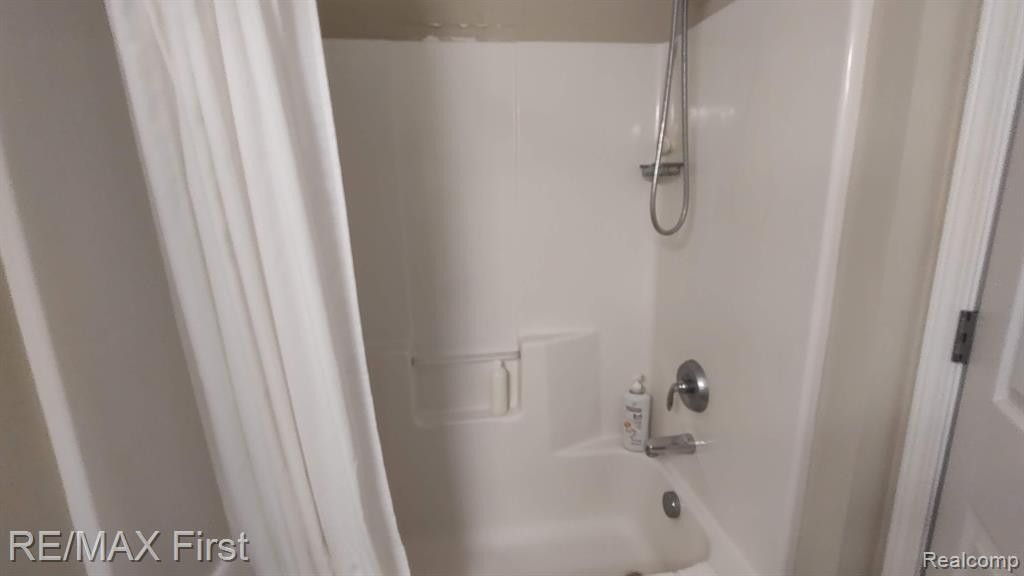 1703 RIVERSEDGE Drive, 67, Saline, MI 48176 — Photo 17