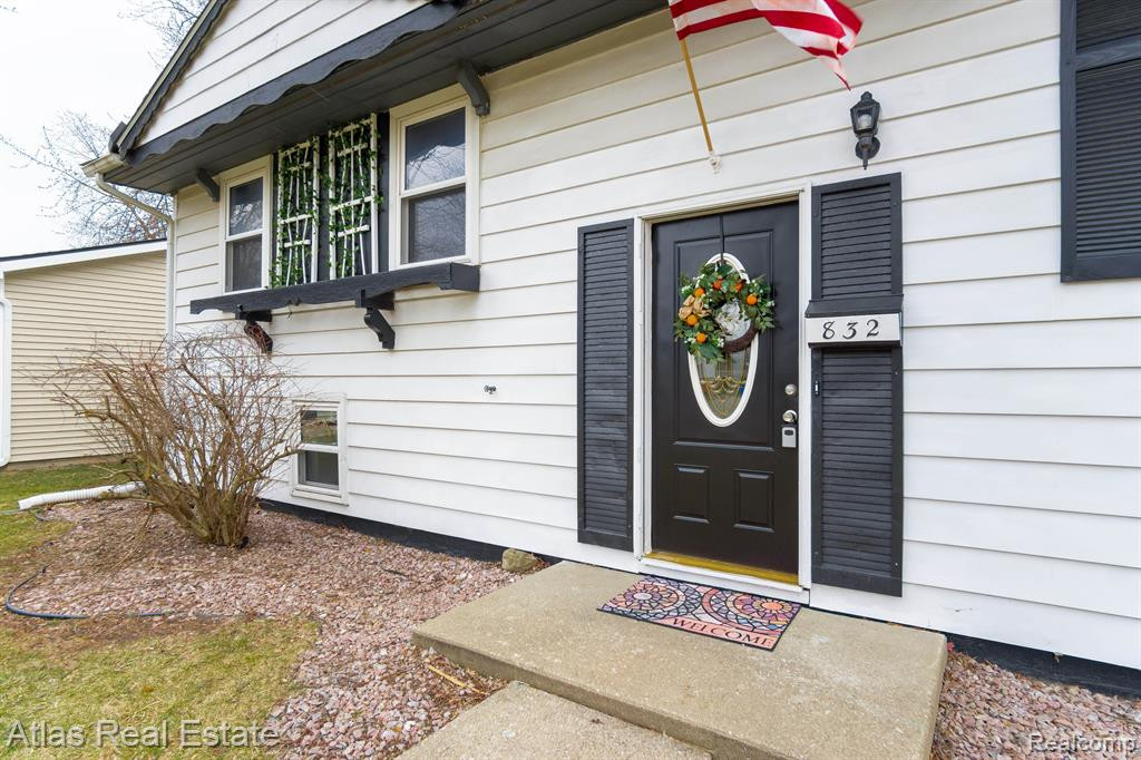 832 LAMBKINS, Saline, MI 48176 — Photo 3