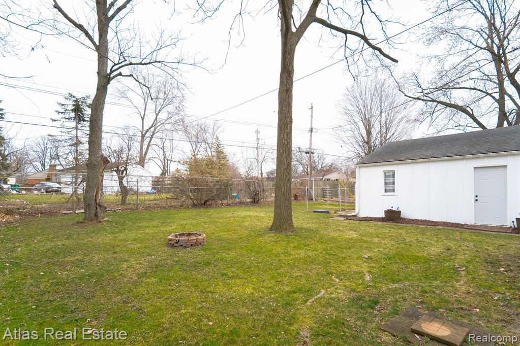 832 LAMBKINS, Saline, MI 48176 — Photo 11