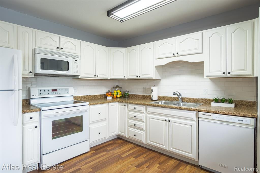 832 LAMBKINS, Saline, MI 48176 — Photo 18