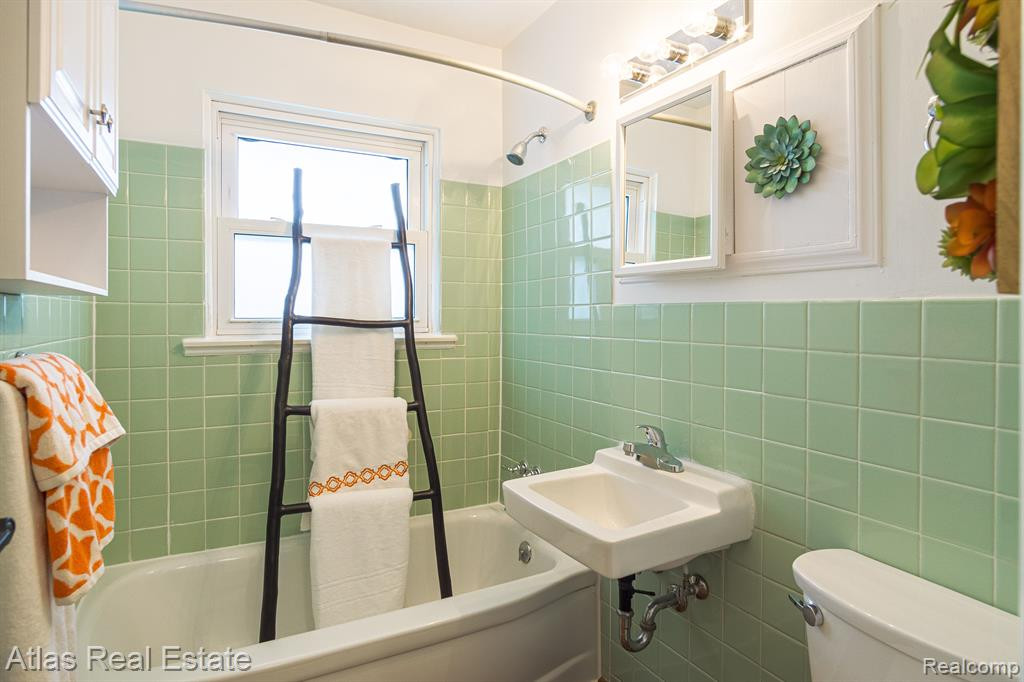 832 LAMBKINS, Saline, MI 48176 — Photo 25