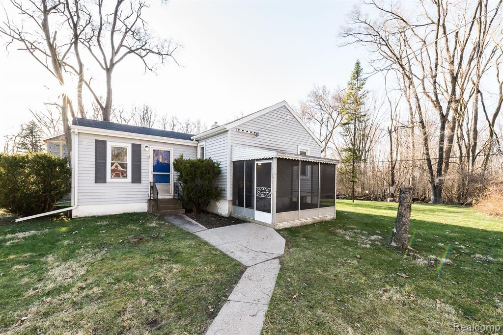 279 BEACHWAY Street, Whitmore Lake, MI 48189 — Photo 2