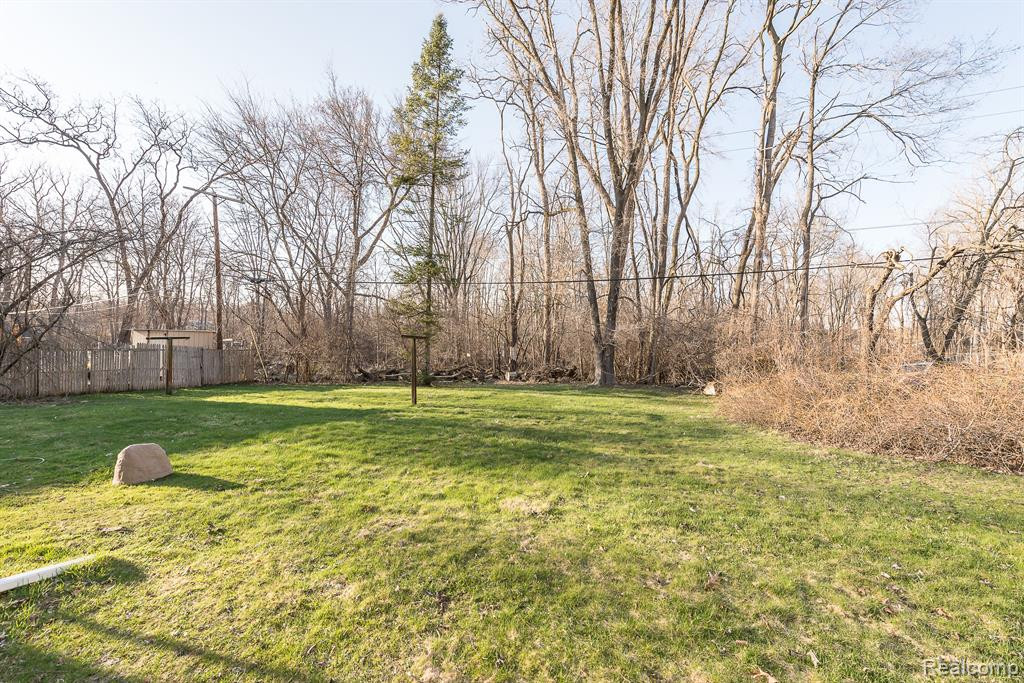 279 BEACHWAY Street, Whitmore Lake, MI 48189 — Photo 8