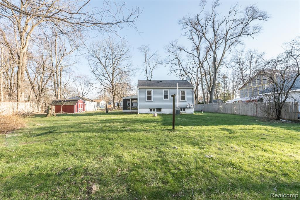 279 BEACHWAY Street, Whitmore Lake, MI 48189 — Photo 9