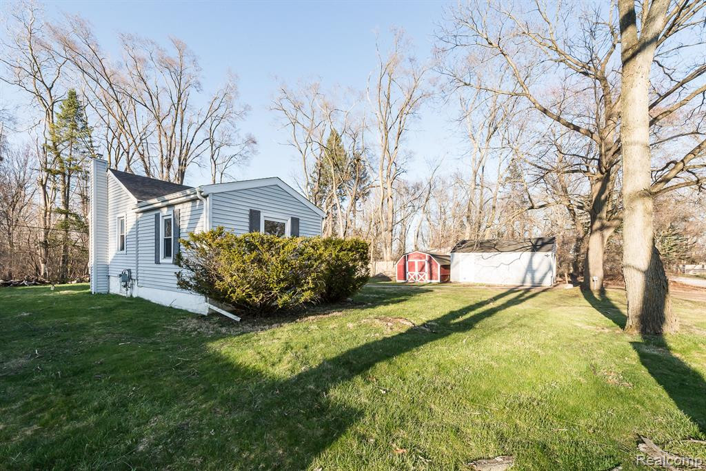 279 BEACHWAY Street, Whitmore Lake, MI 48189 — Photo 10